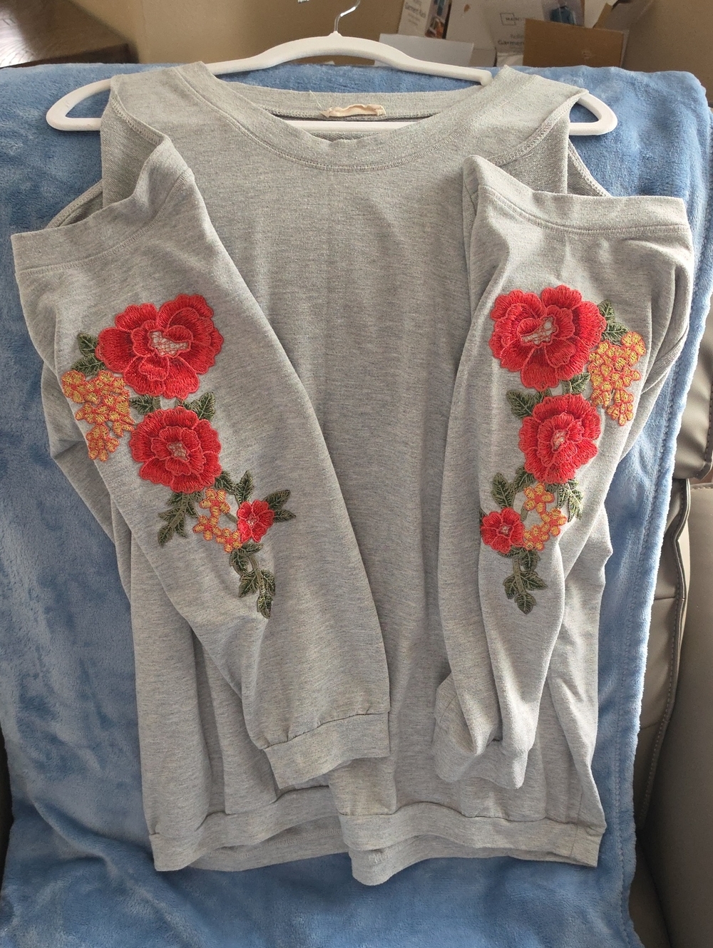 Women's Floral Sweatshirt With Shoulder Cutouts